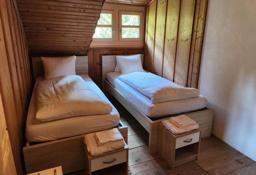 ユースホステル Gasthaus Crestasee