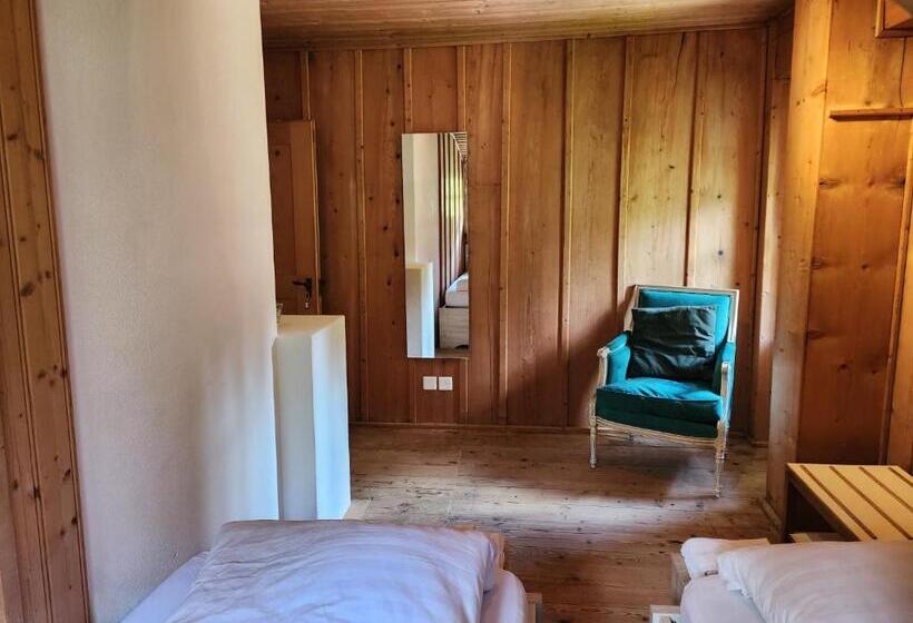 ユースホステル Gasthaus Crestasee