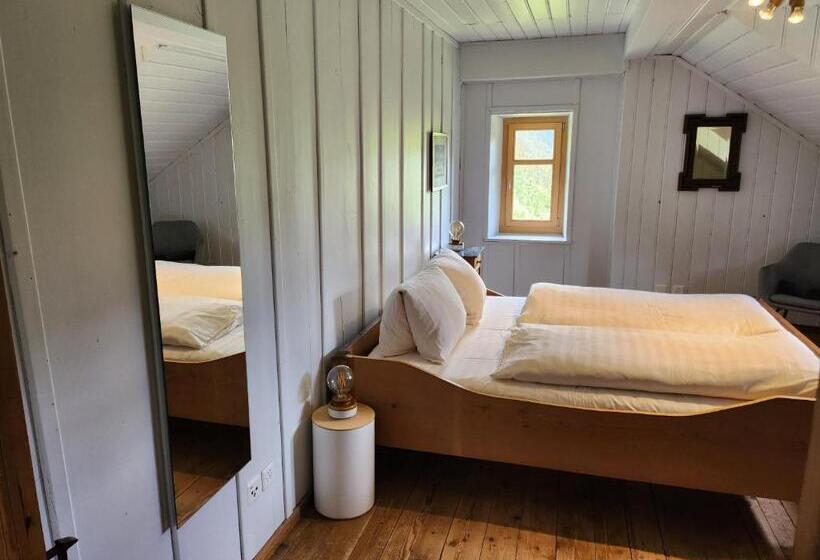 ユースホステル Gasthaus Crestasee