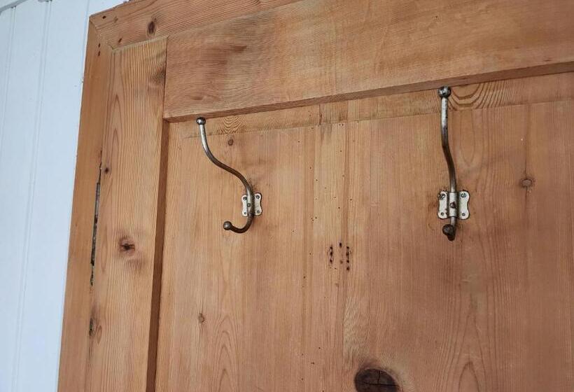 ユースホステル Gasthaus Crestasee