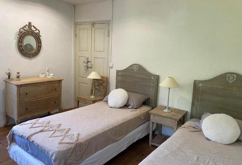 ベッドアンドブレックファースト Chambres D Hôtes De La Villa Les Rosiers   Eglantine