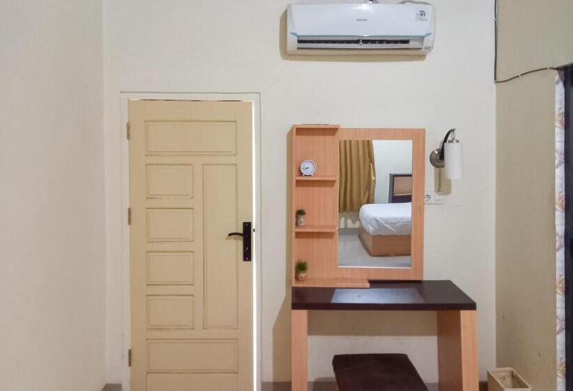 هتل Aroel Homestay Mitra Reddoorz