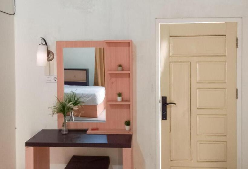 هتل Aroel Homestay Mitra Reddoorz