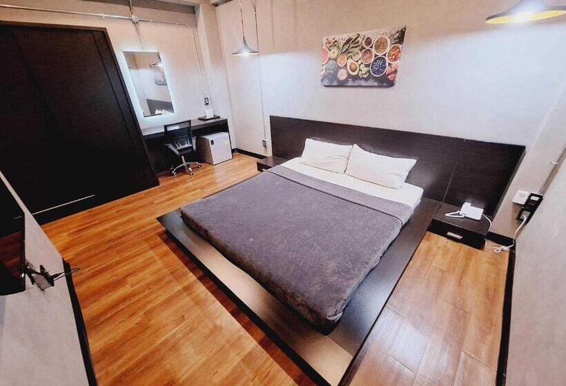 هتل Capital O 75512 Loft Residence  Suphanburi