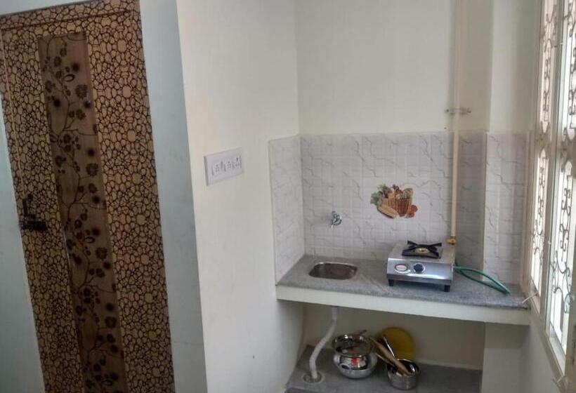 בית מלון כפרי Pmr Enclave Near Apollo Hospital