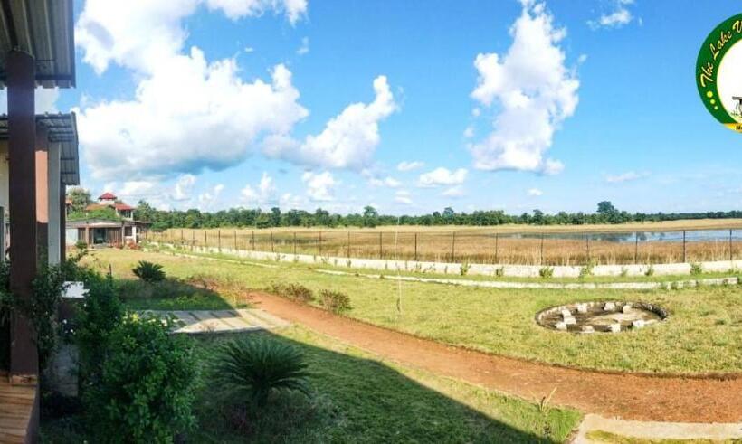 בית מלון כפרי The Lake View Tadoba
