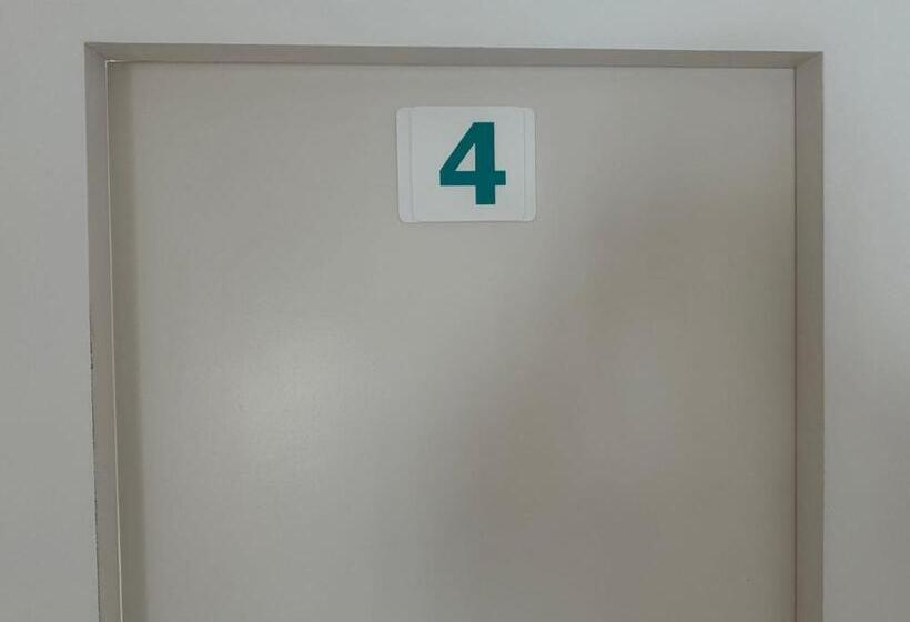 ペンション Aomo Art Space Hostel