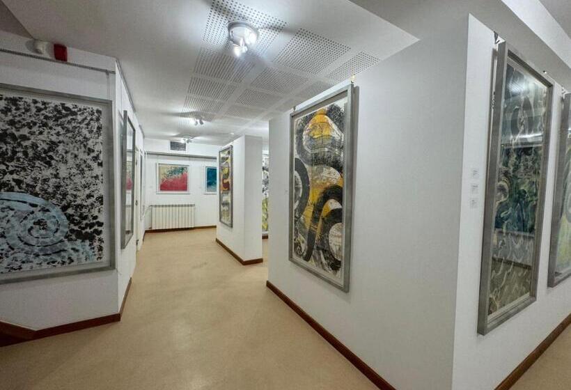 ペンション Aomo Art Space Hostel