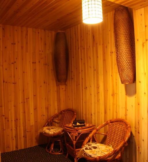Dragon's Den Hostel