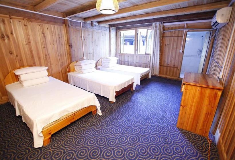 Dragon's Den Hostel