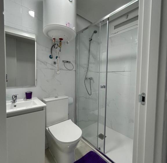 تختخواب و صبحانه Habitaciónes Doble Con Baño Privado En El Centro De Madrid