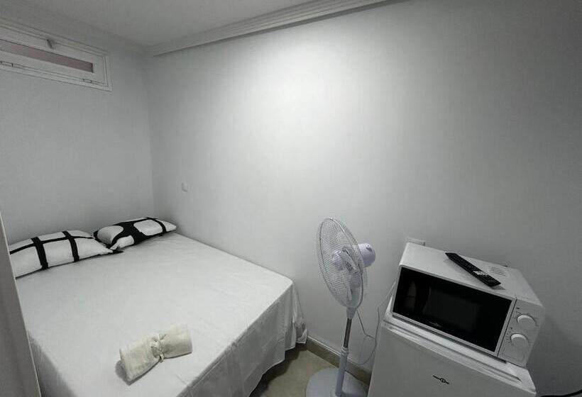 تختخواب و صبحانه Habitaciónes Doble Con Baño Privado En El Centro De Madrid
