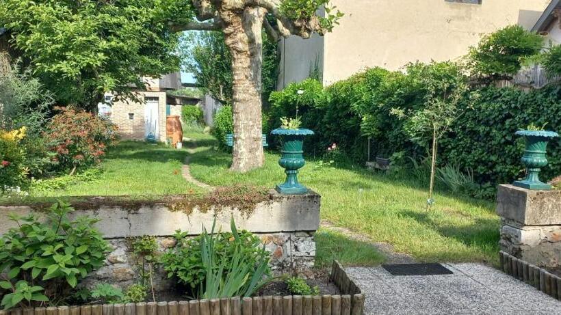 تختخواب و صبحانه Le Clos De L Ecu
