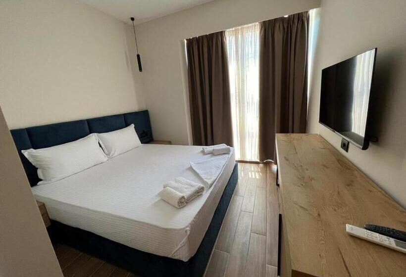 Harper Durres