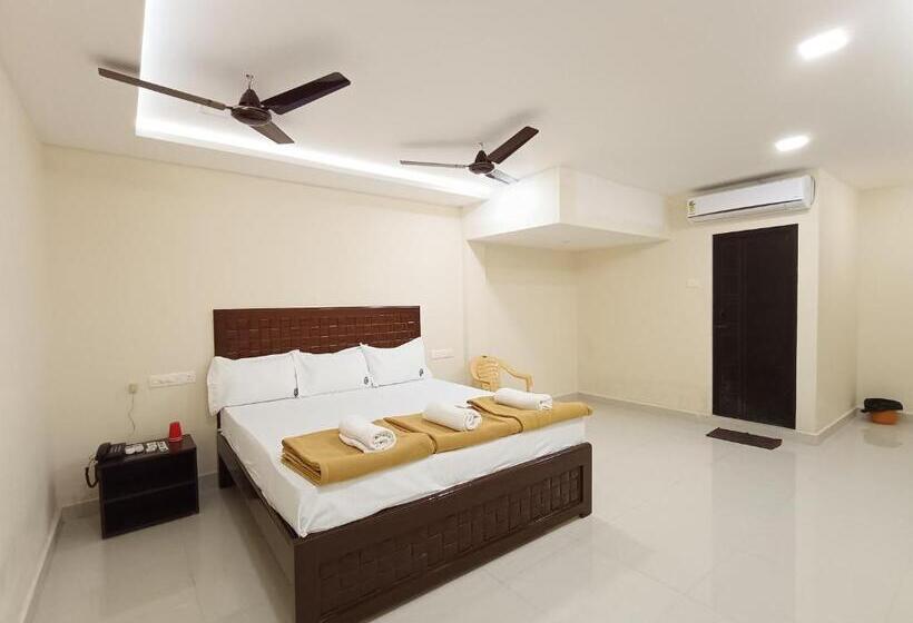 캡슐 호텔 Selvi Residency