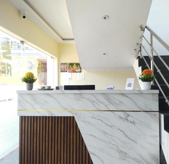 캡슐 호텔 Selvi Residency