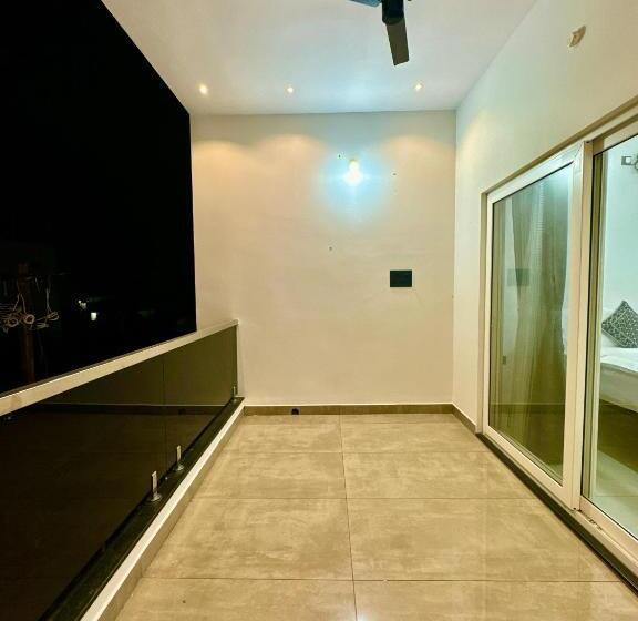 هتل Lavish Homestay