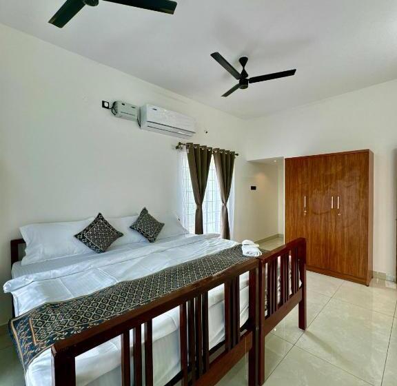 هتل Lavish Homestay