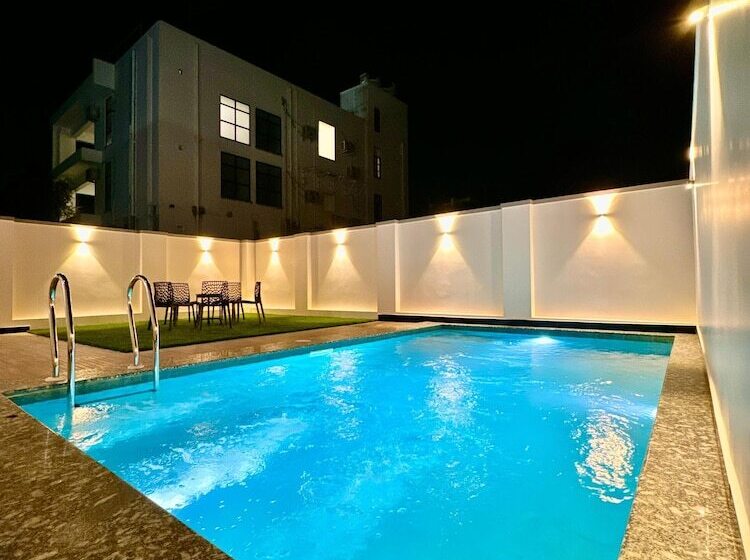 هتل Lavish Homestay