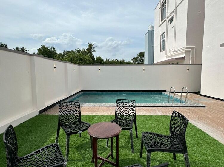 هتل Lavish Homestay