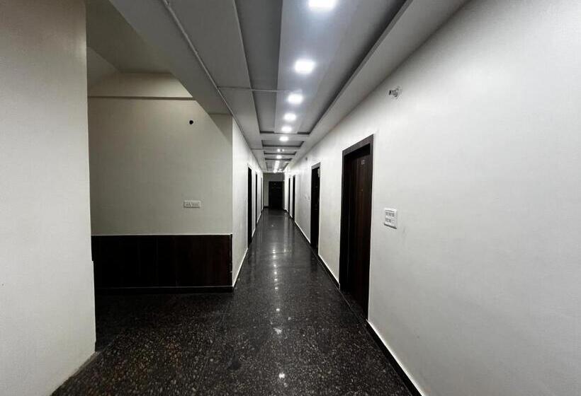 فندق Vrinda Sarovar