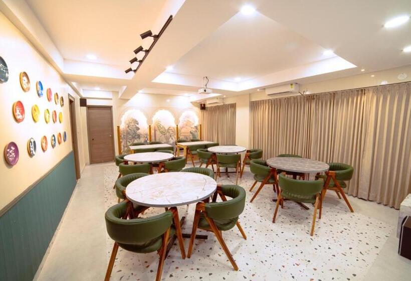 Oviya Hotels
