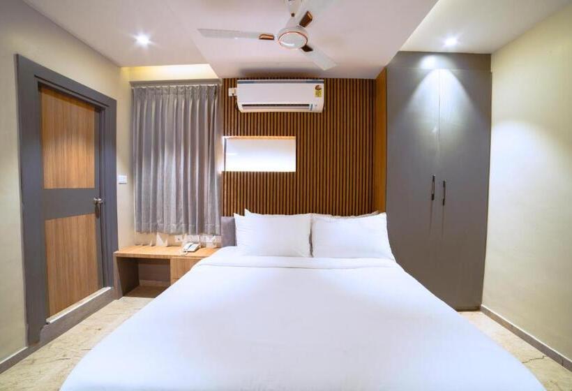 Oviya Hotels