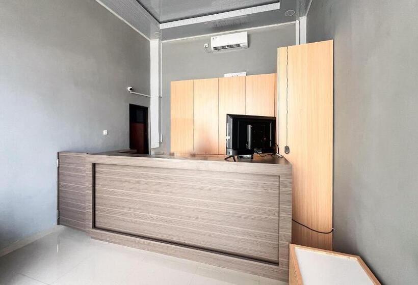 Reddoorz Plus At New Favour Hotel Gunung Dempo