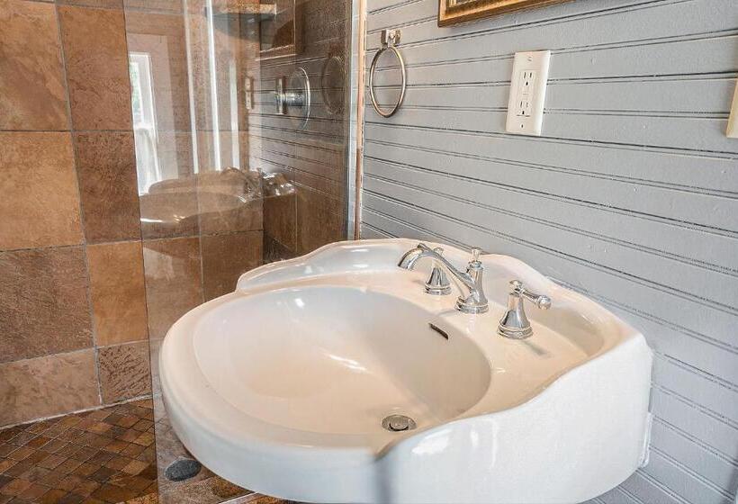 The Grand Inn Apartment Hotel 200