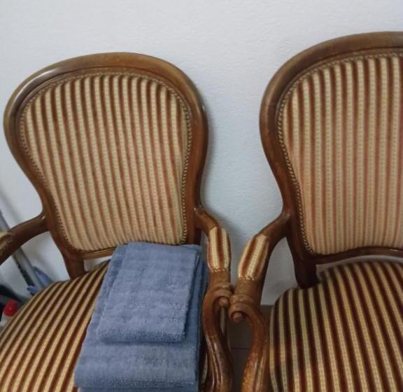 호스텔 Bed In Shared Vintage Room, Old Town, Kitchen ,no Net