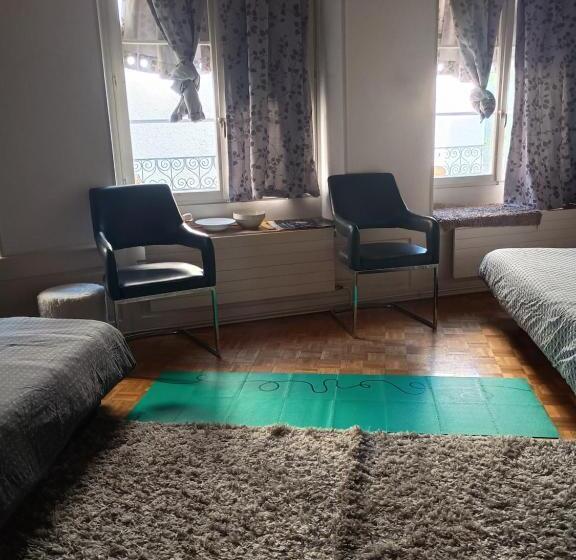 호스텔 Bed In Shared Vintage Room, Old Town, Kitchen ,no Net
