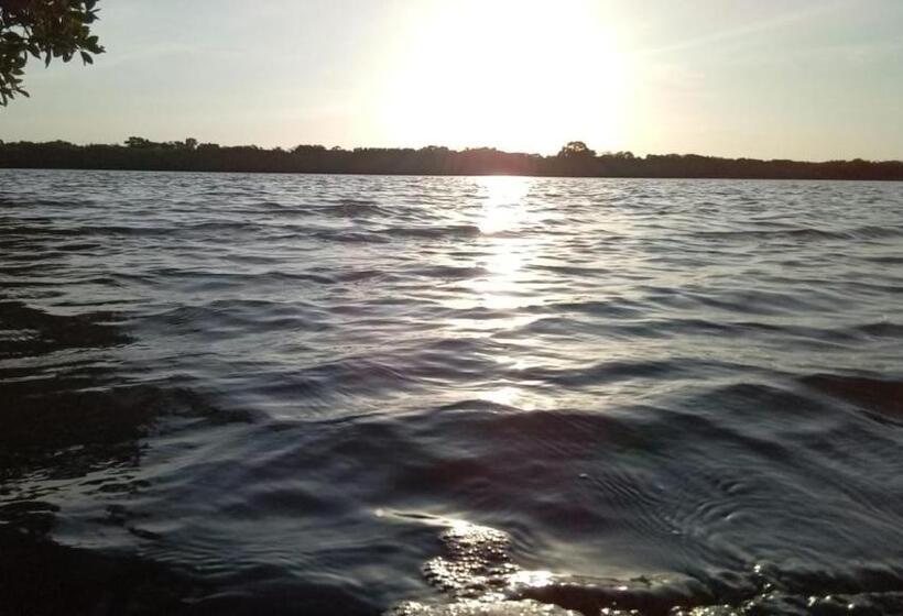مبيت وإفطار Arjuna Lagoon Resort