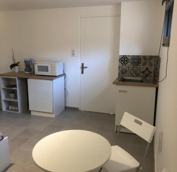 צימר Chambre Avec Entrée Indépendante à La Canourgue