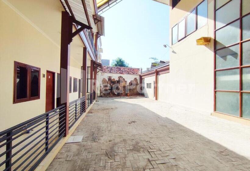 هتل Mutiara Residence Near Simpang Lima Mitra Reddoorz