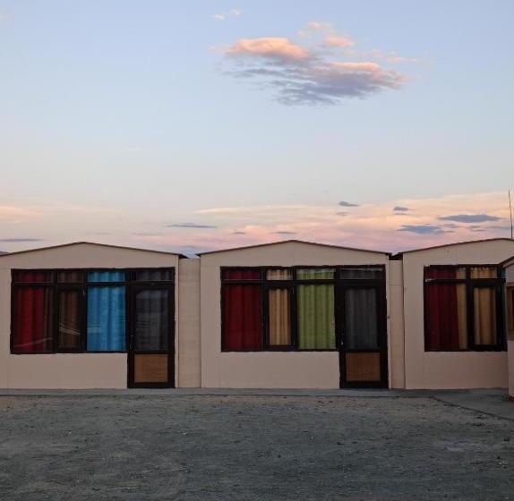 فندق Pangong Rainbow Cottage