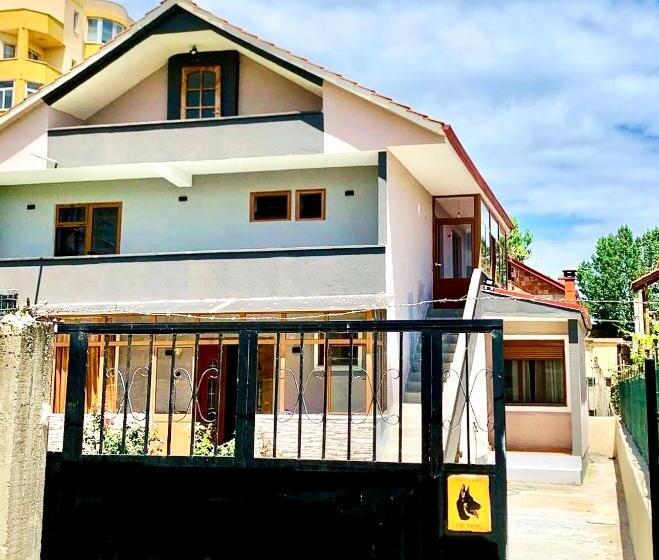 پانسیون Ermali Guesthouse