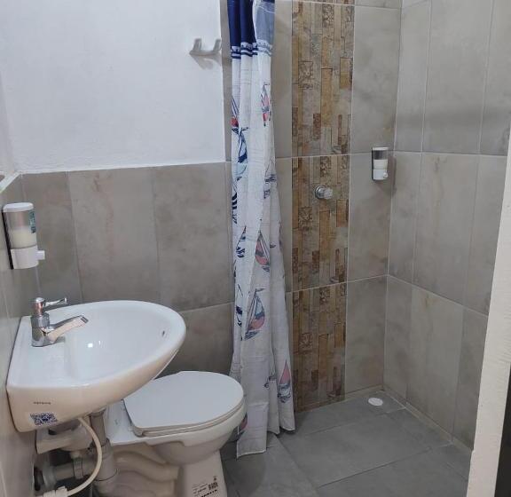 پانسیون Hostal Rojoyale