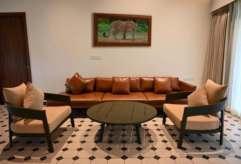 リゾートホテル Sandesh Water Edge Kabini