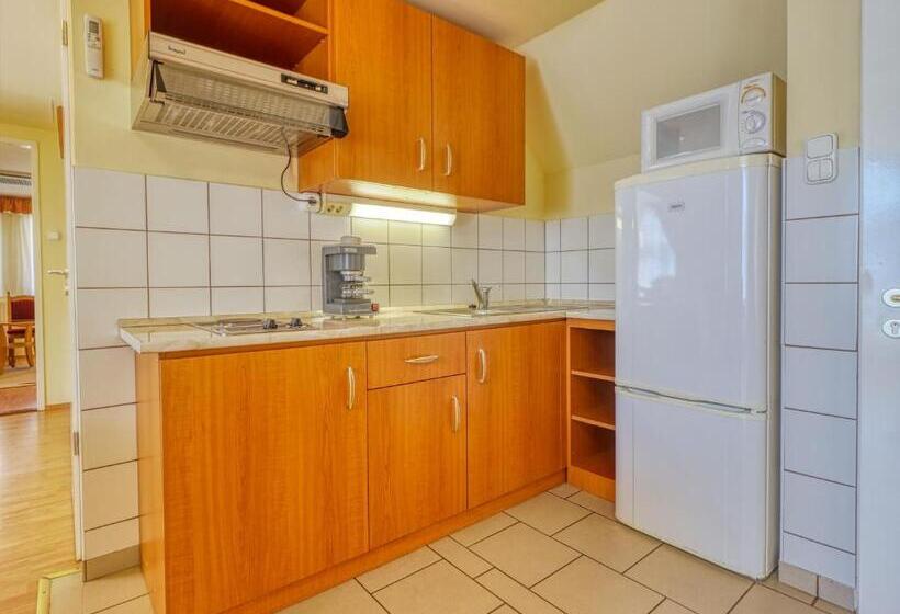 Villa Park Apartmanház