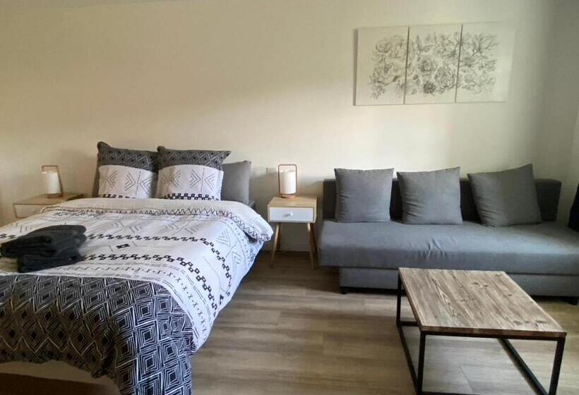 تختخواب و صبحانه Chez Odette Cypres De Provence