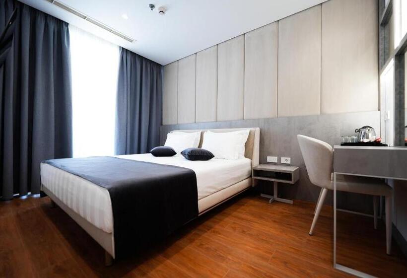 هتل Naos Luxury