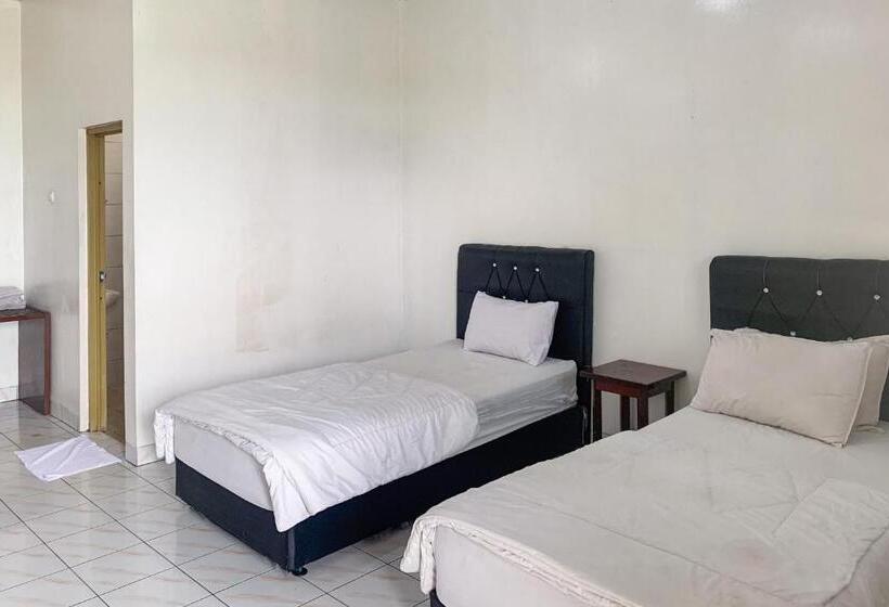 هتل Pelangi Merak Redpartner