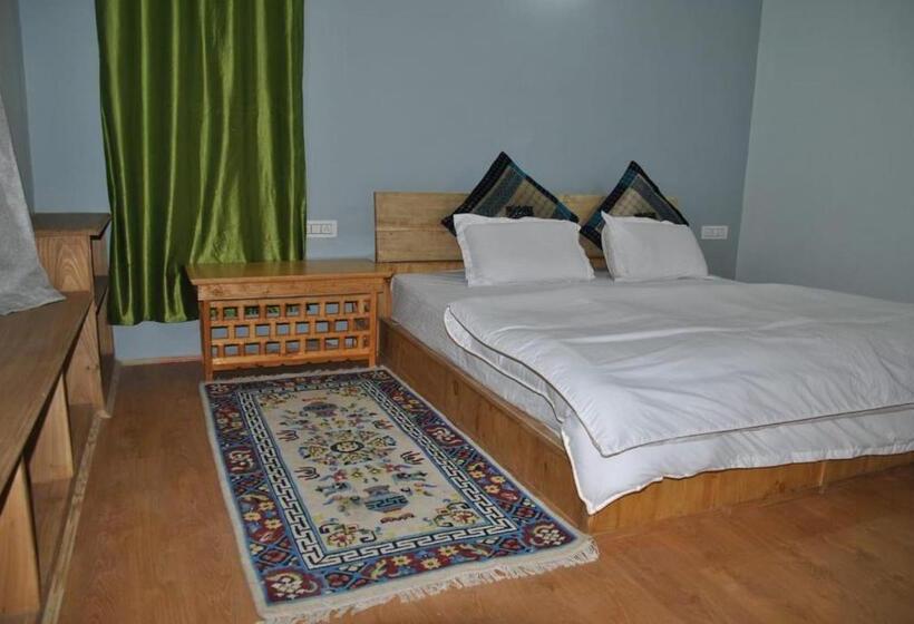 فندق Sky View Resort