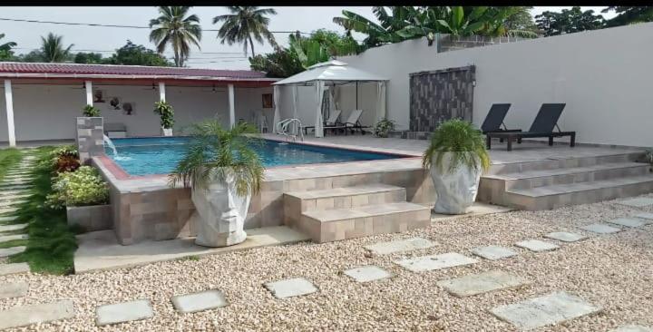 هتل Villa J Leticia