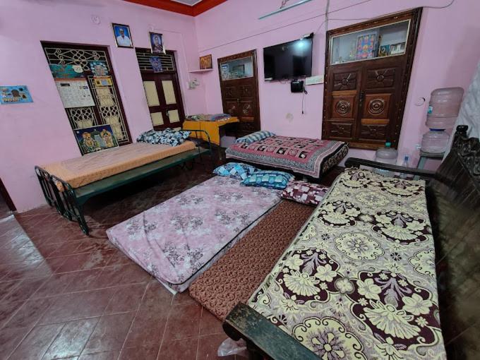 פנסיון Murugan Guest House