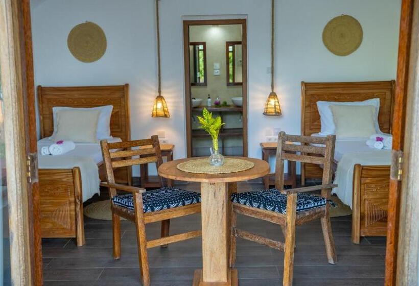 هتل Juana Ocean Villas