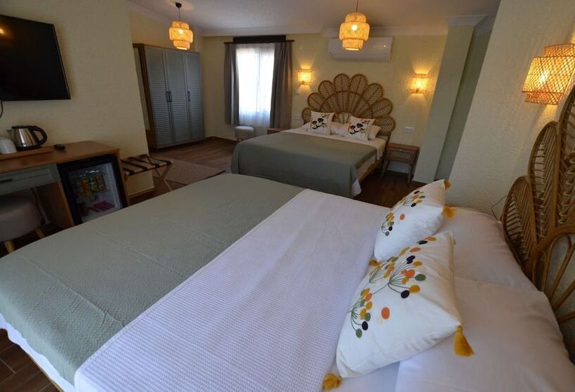 Ados Otel