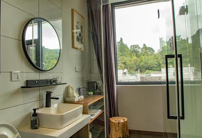 Bed and Breakfast Nature Cure Village Lodge 婺源自在舍民宿