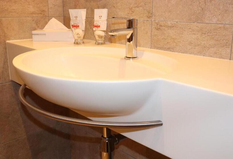 هتل Reischl,s Sport Und Wander