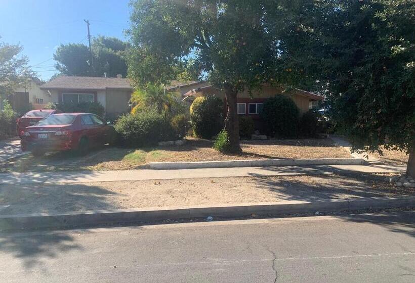 بنسيون Art Studio At 8509 Fullbright Avenue, Winnetka, Ca, Usa 91306